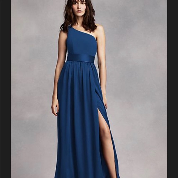 Vera Wang Dresses & Skirts - Vera Wang White one shoulder gown